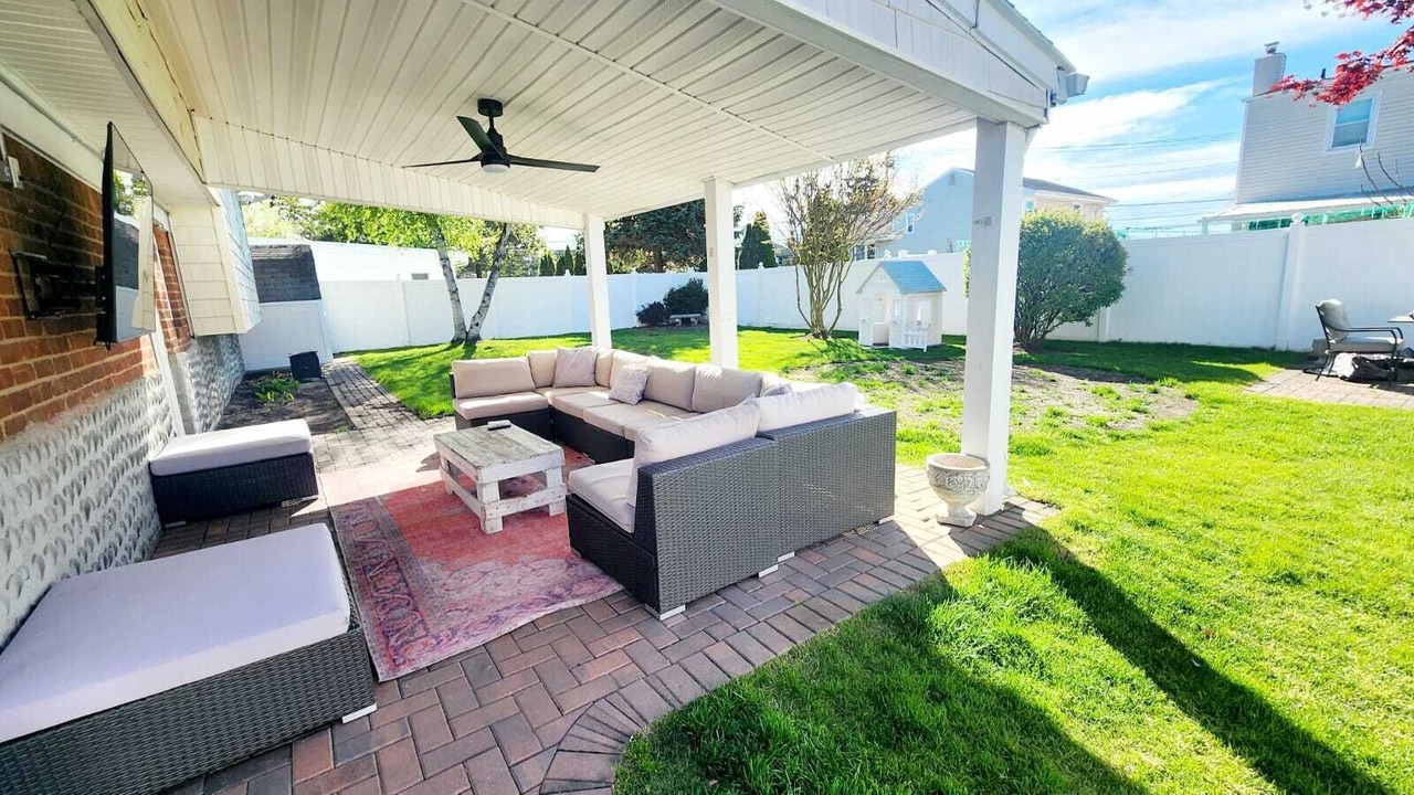 Photo of Patio Balcony in Hicksville