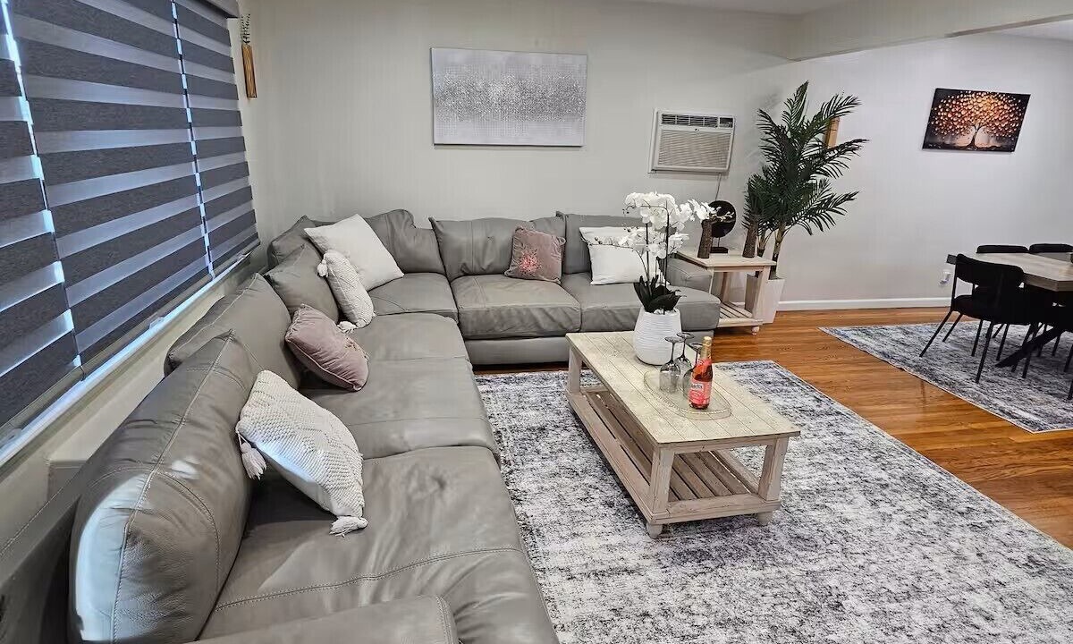 Photo of Livingroom in Hicksville