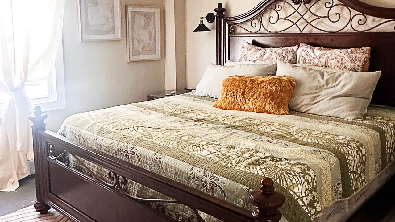 Photo of Bedroom in Lee