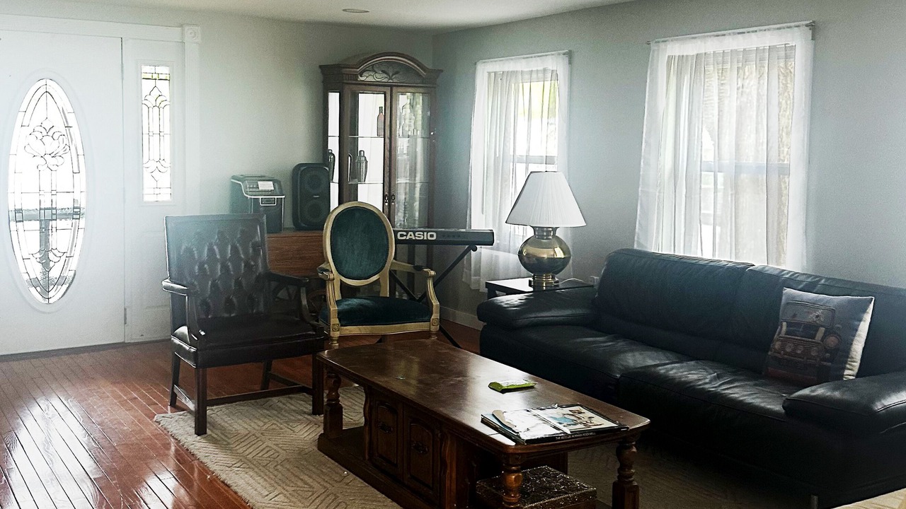 Photo of Livingroom in Lee