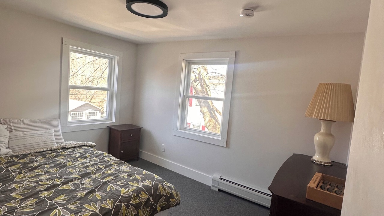 Photo of Bedroom in Lee