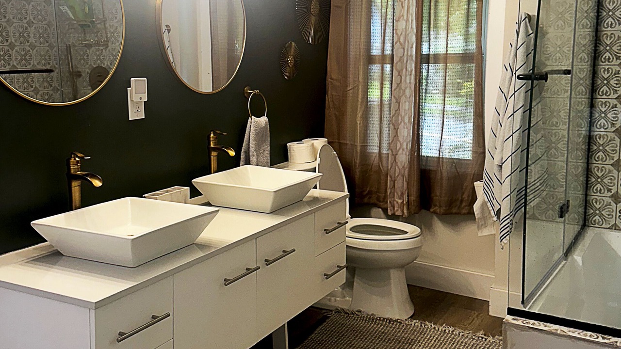 Photo of Bathroom in Lee