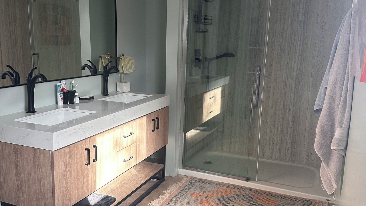 Photo of Bathroom in Lee