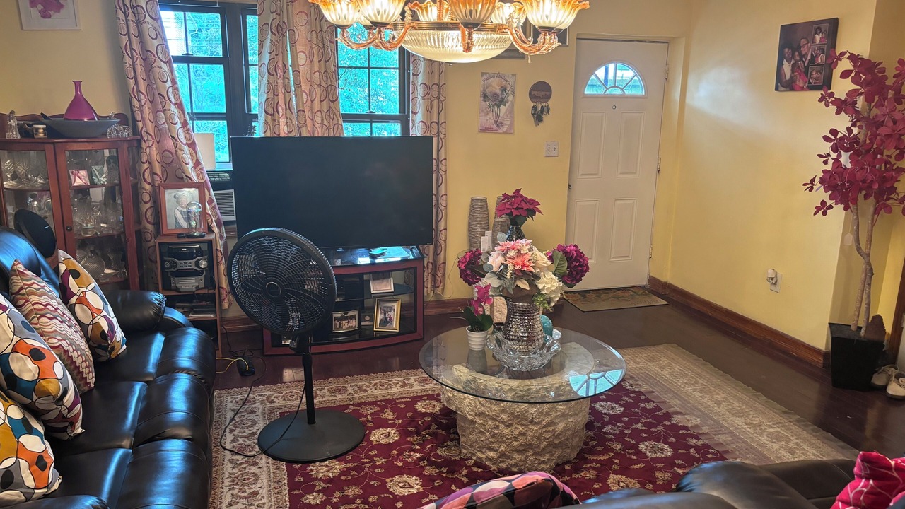 Photo of Livingroom in Queens