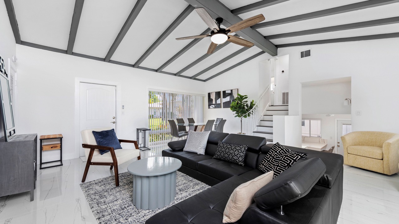 Photo of Livingroom in Lauderdale Isles
