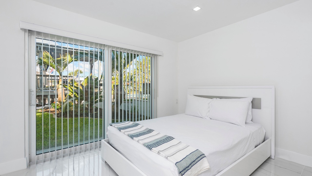 Photo of Bedroom in Lauderdale Isles