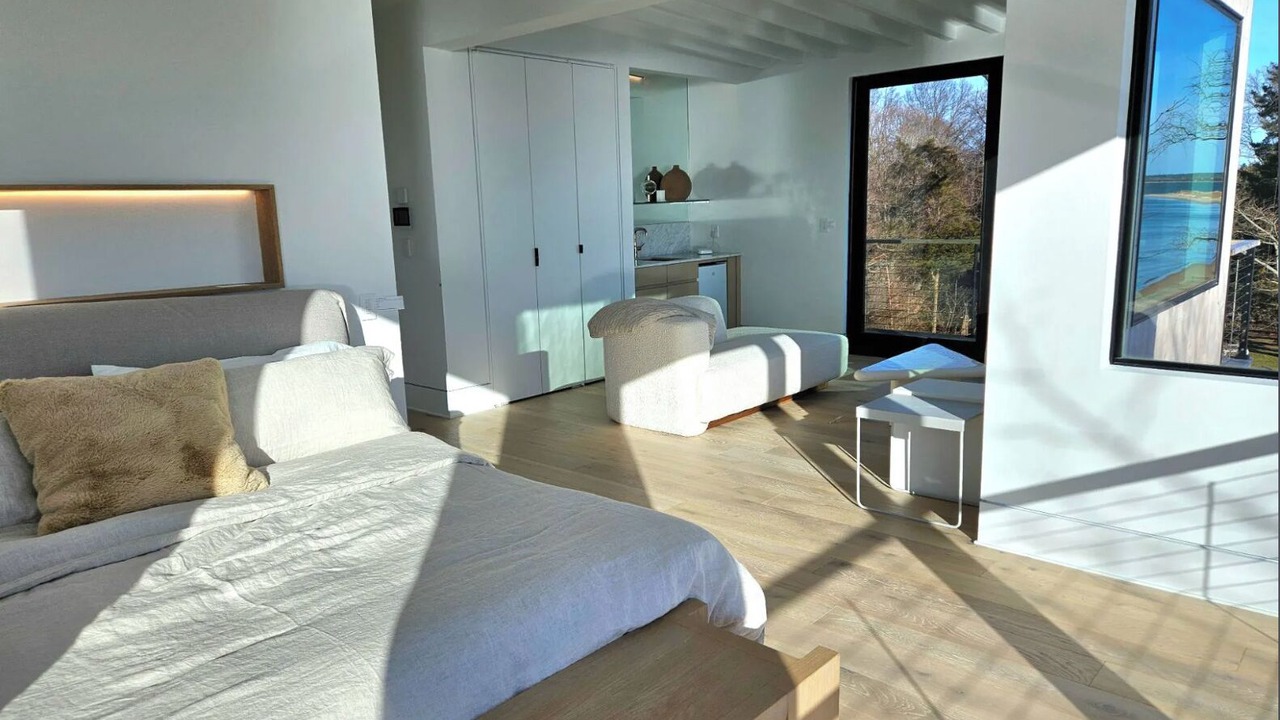 Photo of Bedroom in Aquebogue