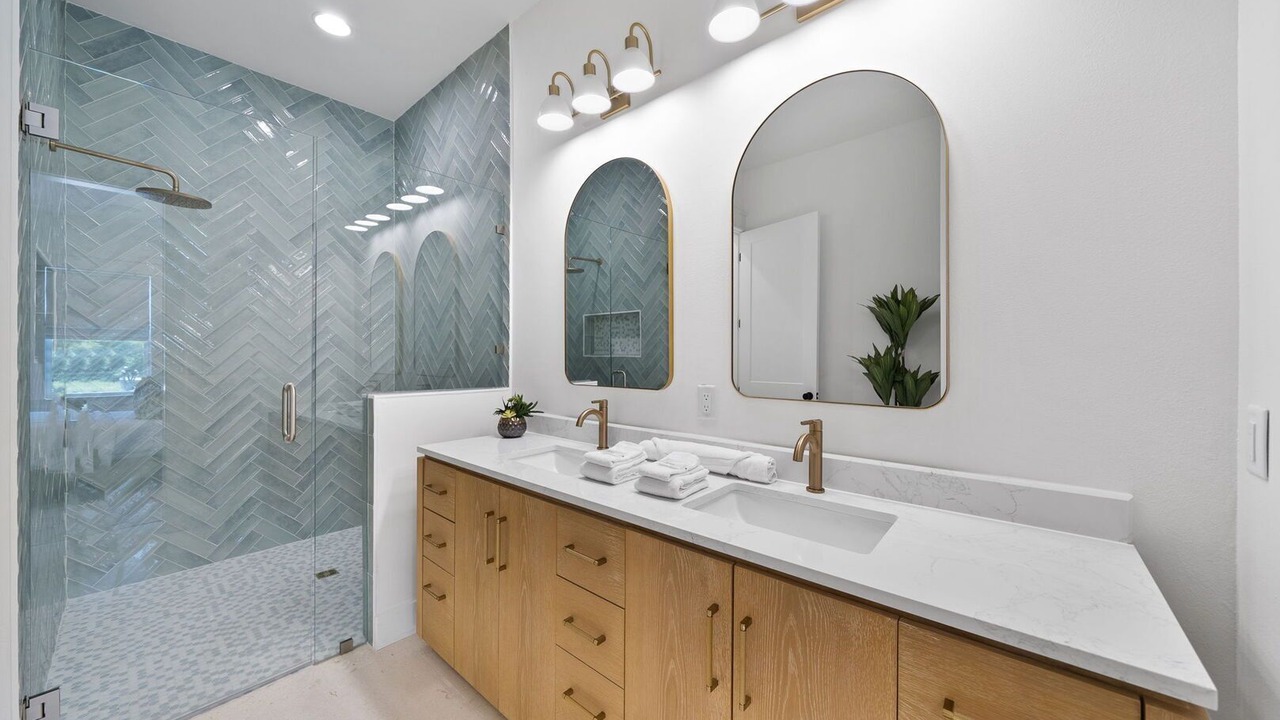 Photo of Bathroom in Village of Sugar Beach