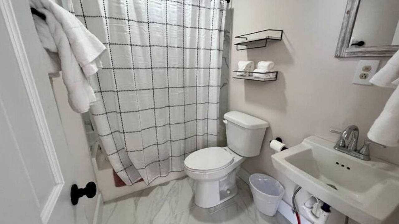 Photo of Bathroom in Fries