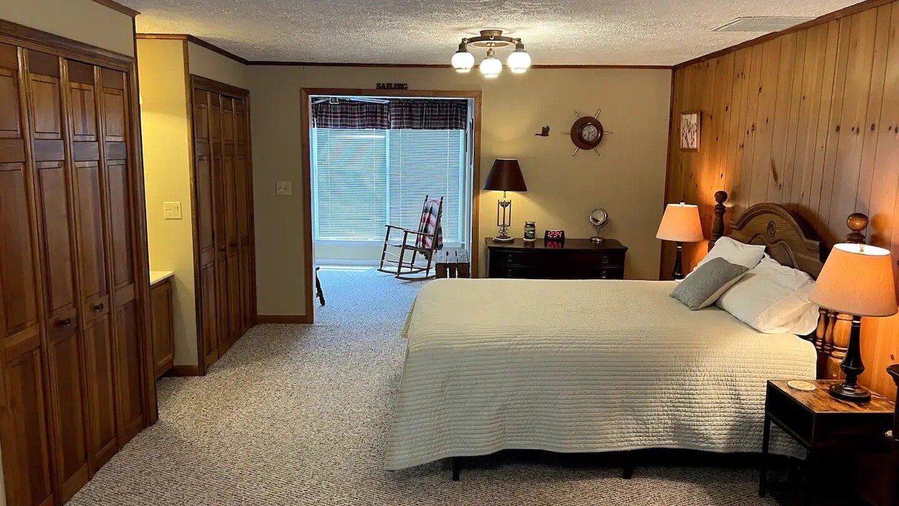 Photo of Bedroom in Colonial Beach