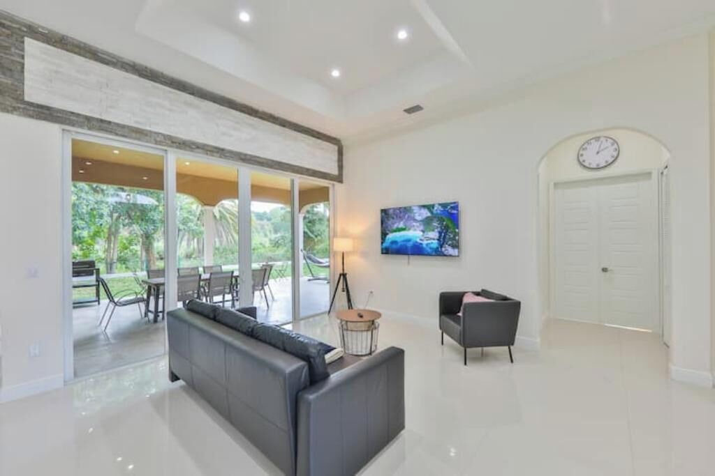 Photo of Livingroom in Davie