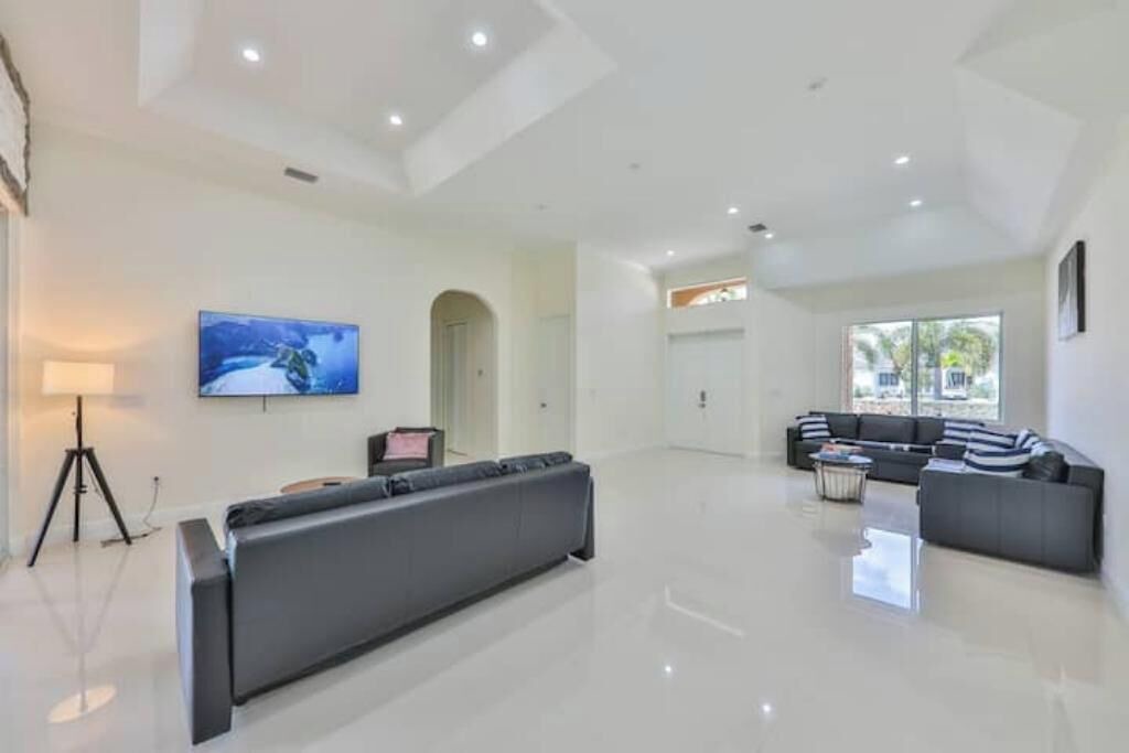 Photo of Livingroom in Davie