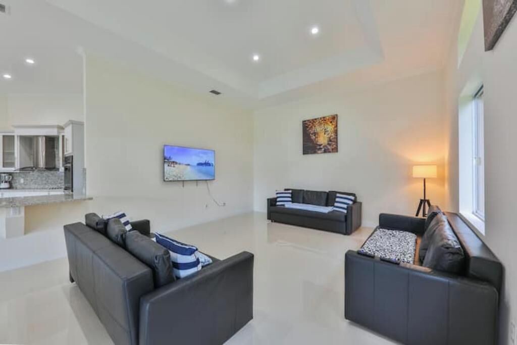 Photo of Livingroom in Davie