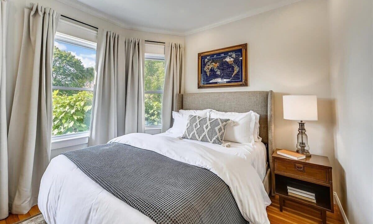 Photo of Bedroom in Forest Hills - Woodbourne