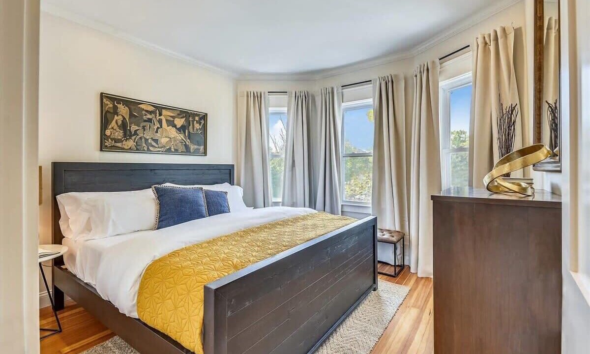Photo of Bedroom in Forest Hills - Woodbourne