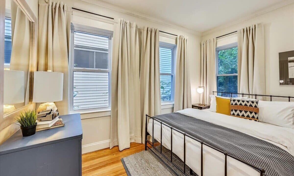 Photo of Bedroom in Forest Hills - Woodbourne