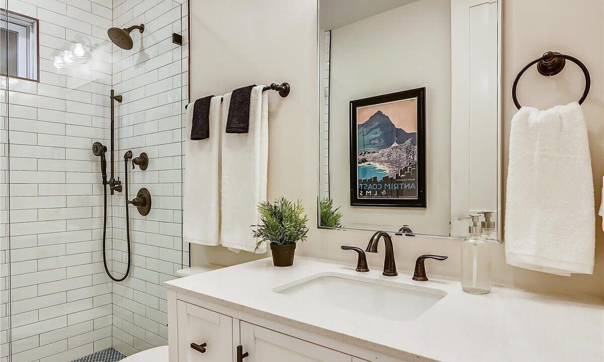Photo of Bathroom in Forest Hills - Woodbourne