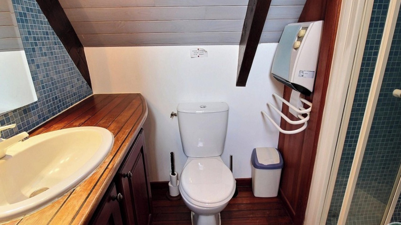 Photo of Bathroom in Tredrez-Locquemeau