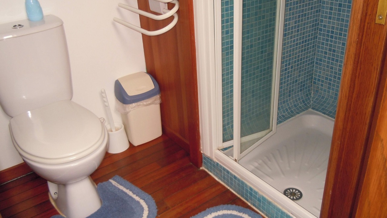Photo of Bathroom in Tredrez-Locquemeau