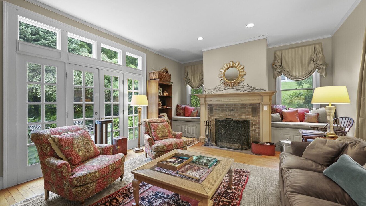 Photo of Livingroom in Lenox