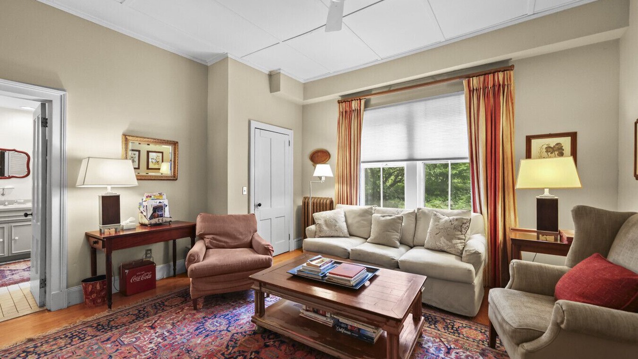 Photo of Livingroom in Lenox