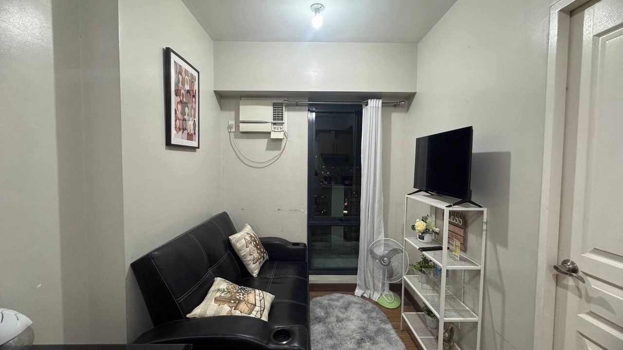Photo of Livingroom in Highway Hills