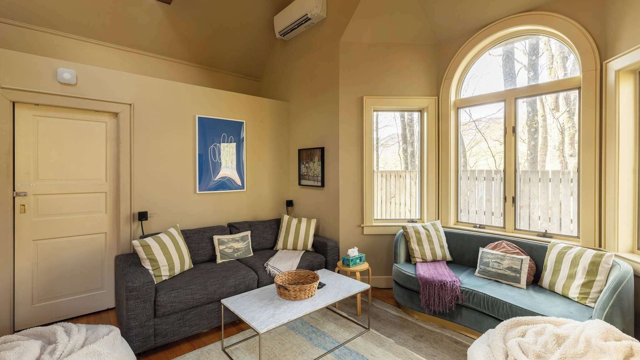 Photo of Livingroom in Phoenicia