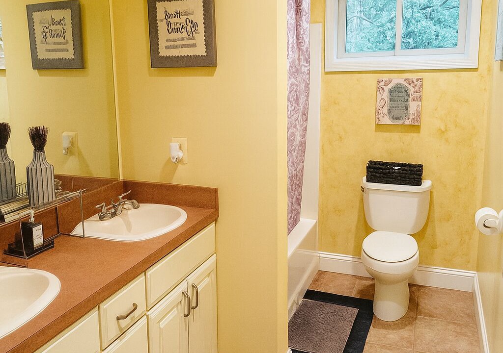 Photo of Bathroom in Colonial Beach