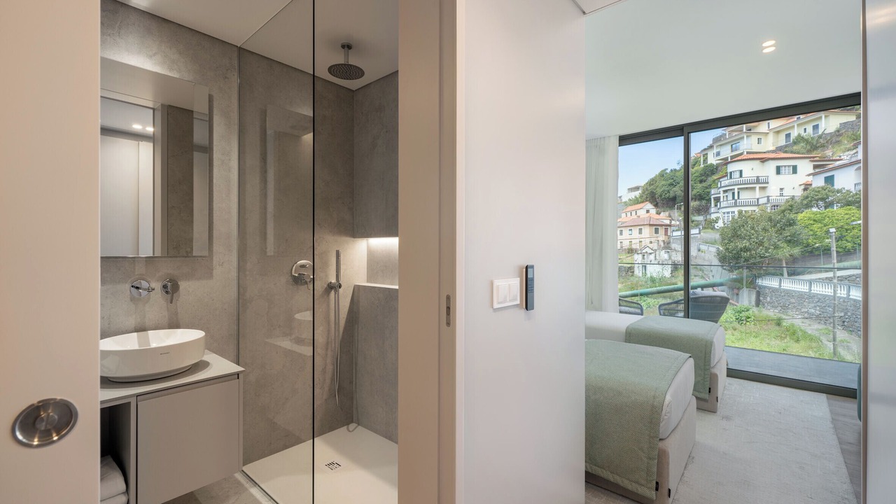 Photo of Bathroom in Calheta