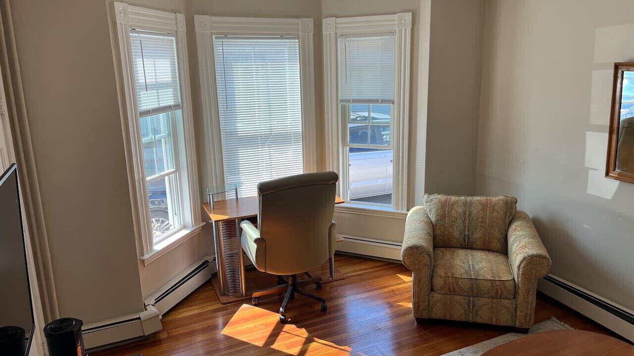 Photo of Livingroom in Beverly