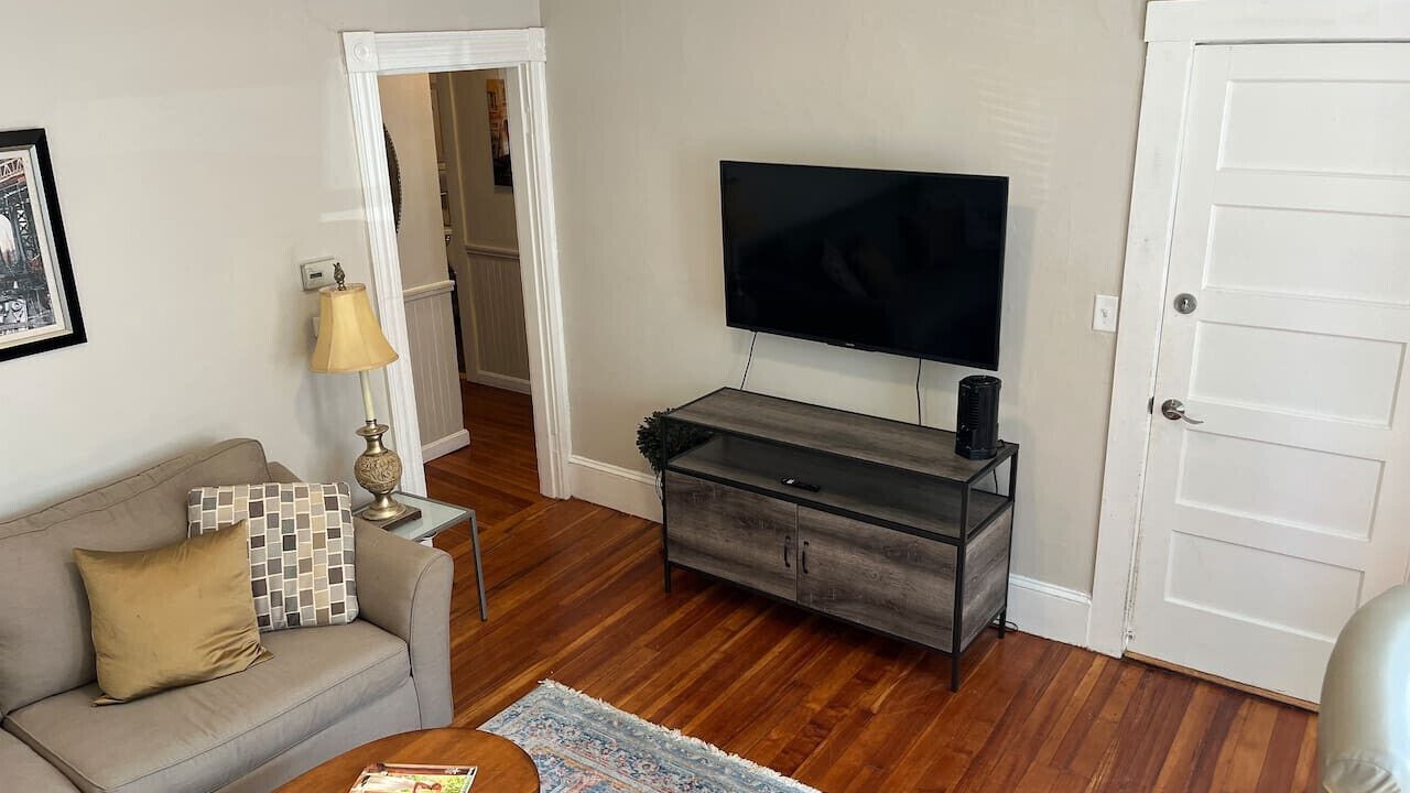 Photo of Livingroom in Beverly