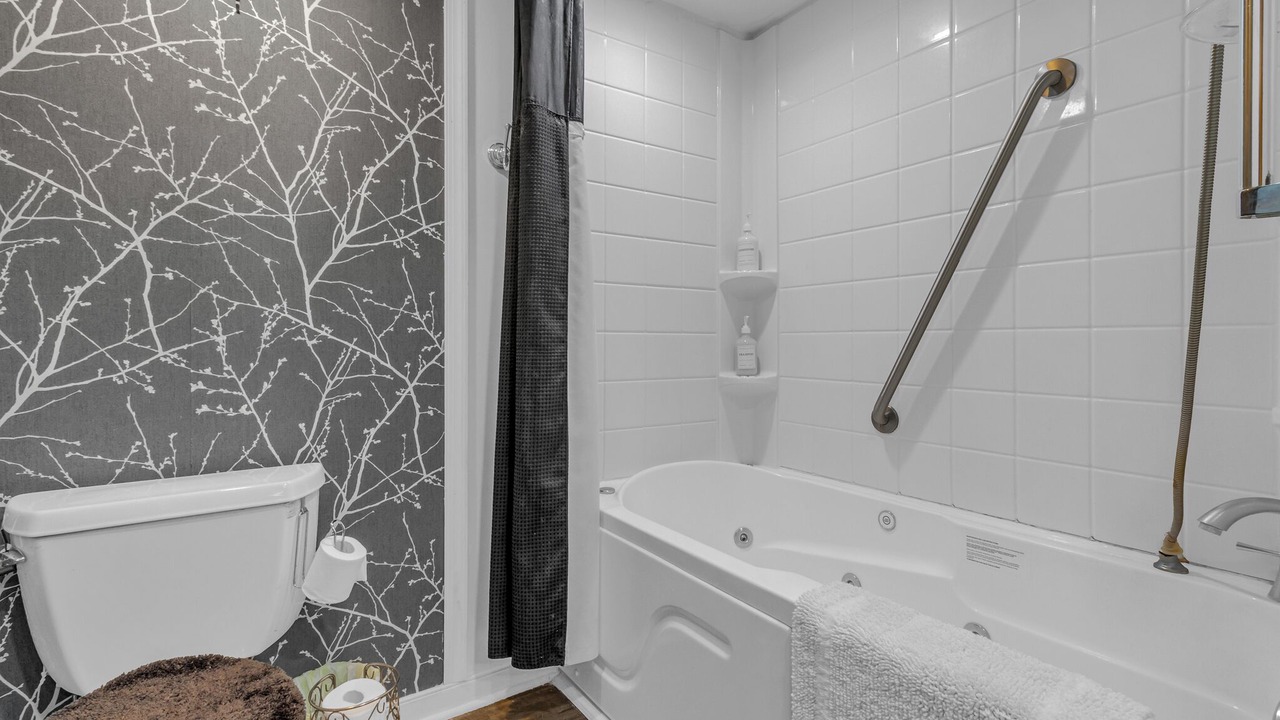 Photo of Bathroom in Gwynn