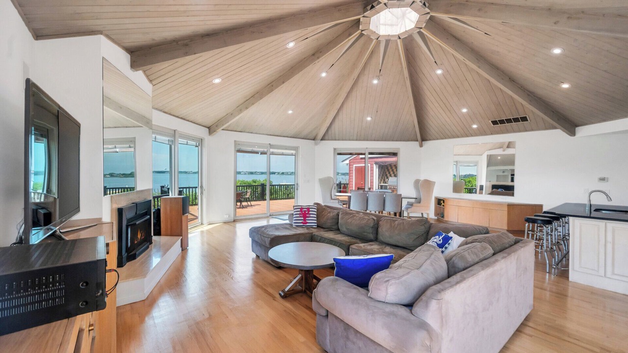 Photo of Livingroom in Westhampton Beach