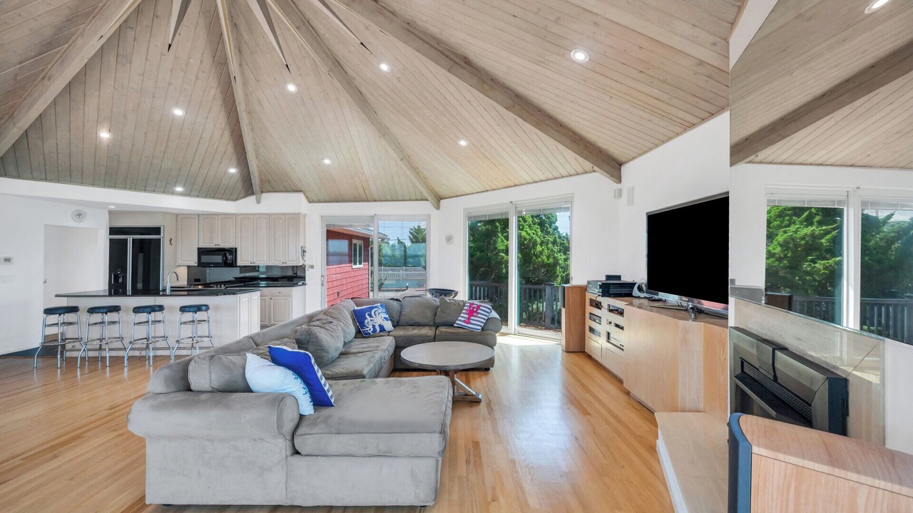 Photo of Livingroom in Westhampton Beach