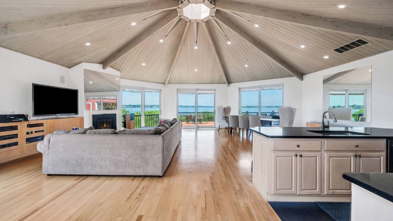 Photo of Livingroom in Westhampton Beach
