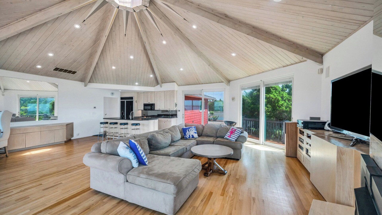 Photo of Livingroom in Westhampton Beach