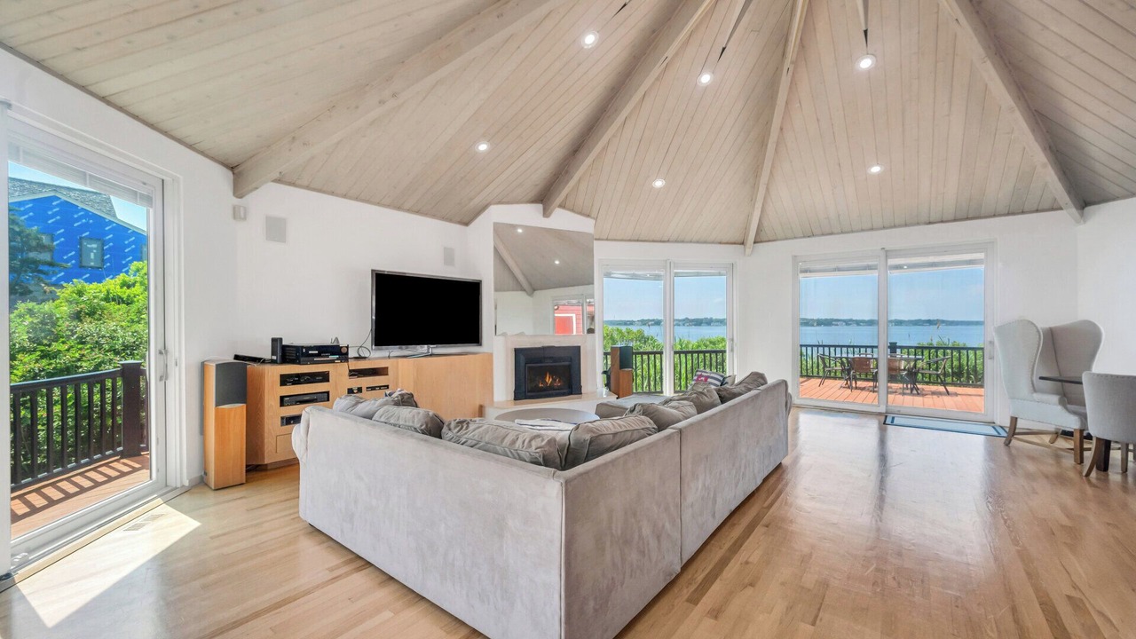 Photo of Livingroom in Westhampton Beach