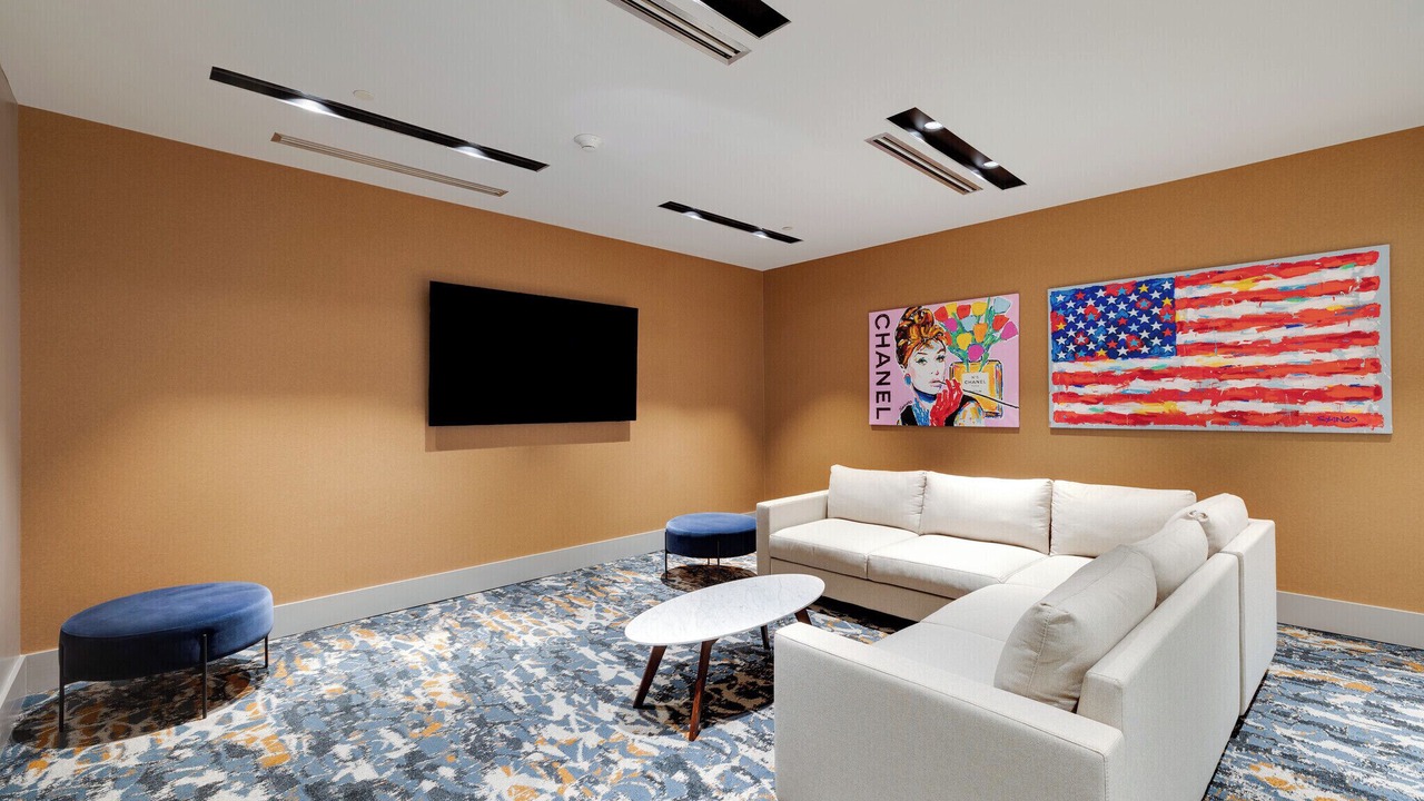 Photo of Livingroom in Center City