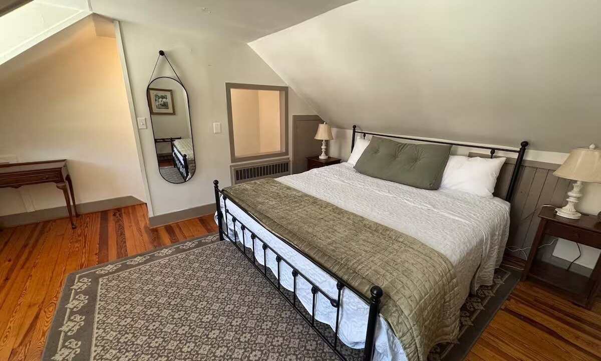Photo of Bedroom in Hot Springs