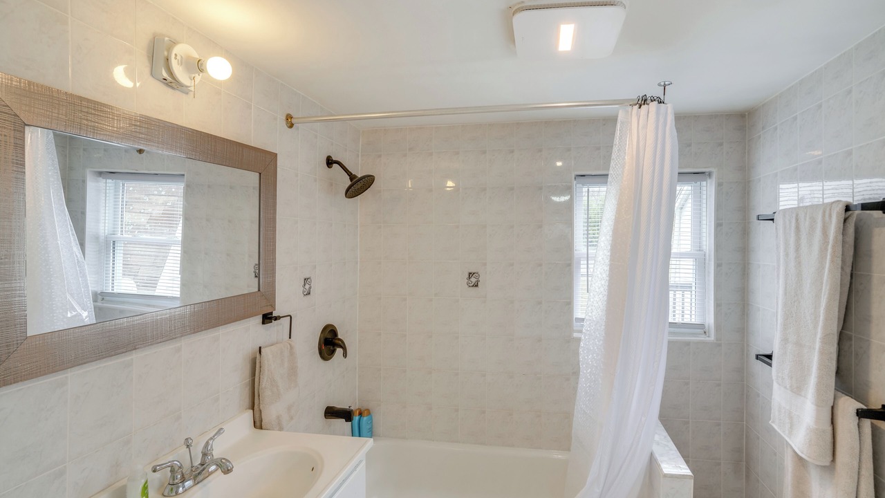 Photo of Bathroom in Lee