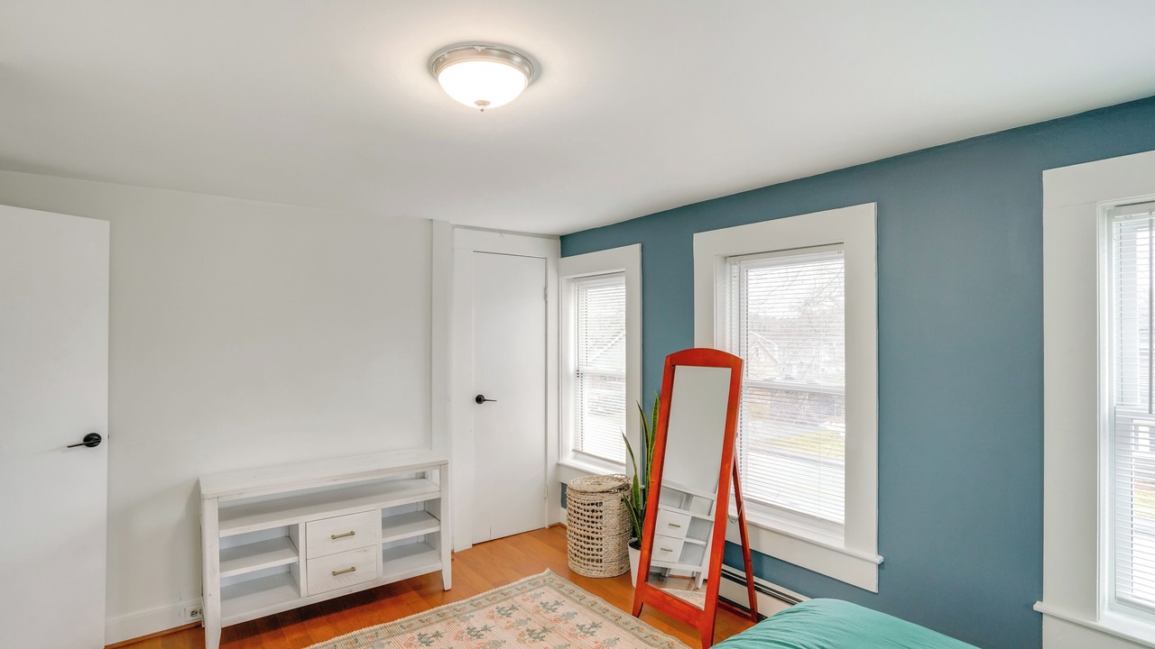 Photo of Bedroom in Lee