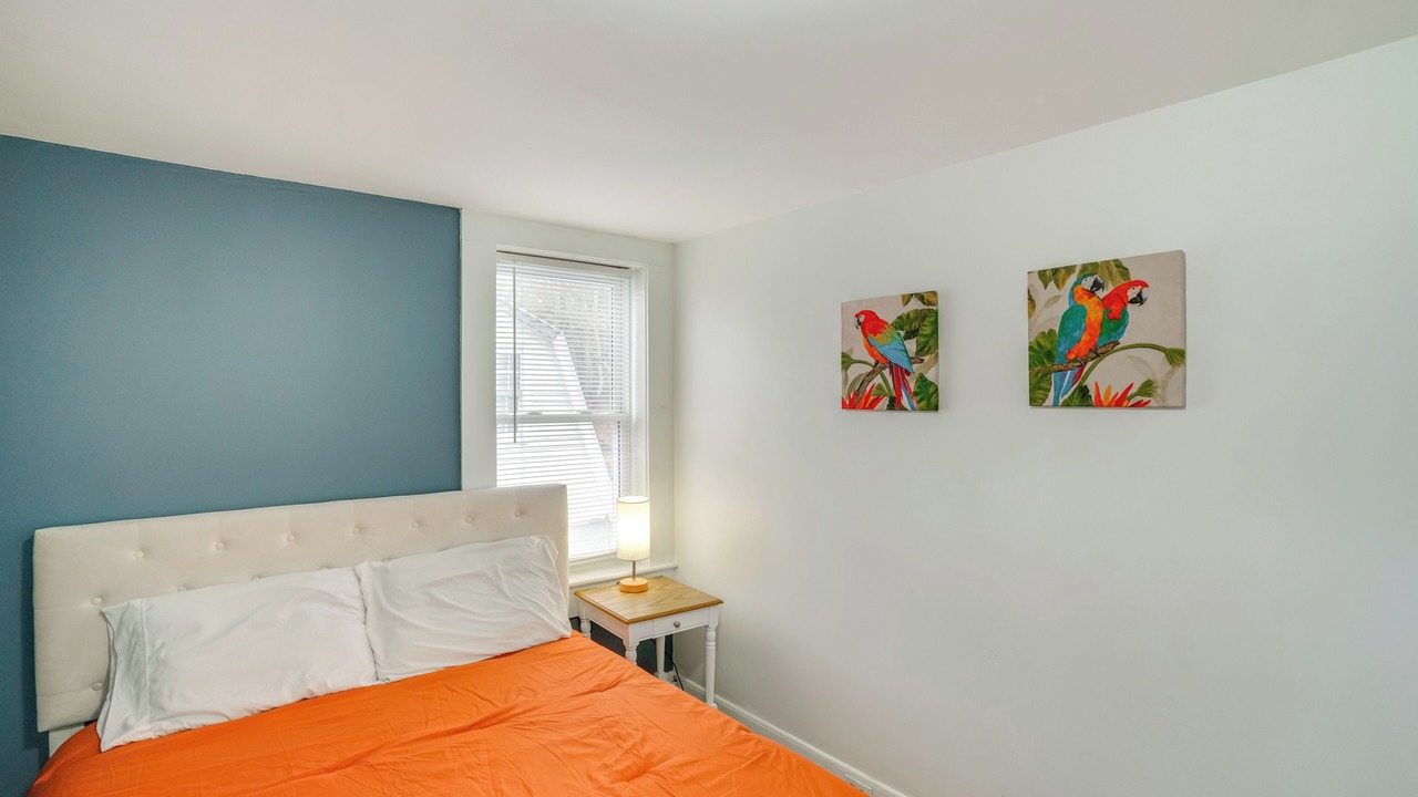 Photo of Bedroom in Lee