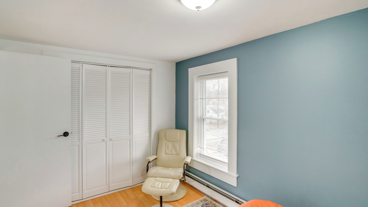 Photo of Bedroom in Lee