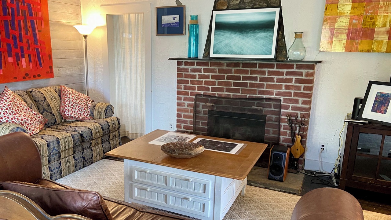 Photo of Livingroom in Alden Manor