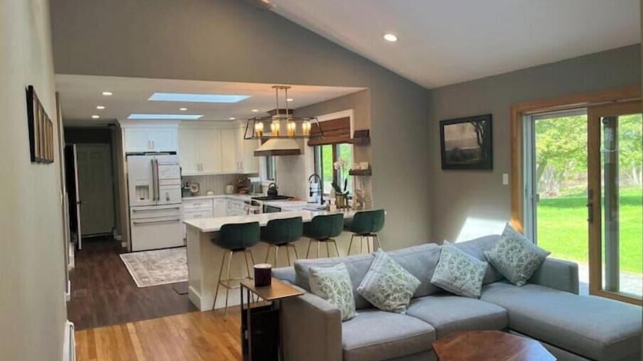 Photo of Livingroom in Center Moriches