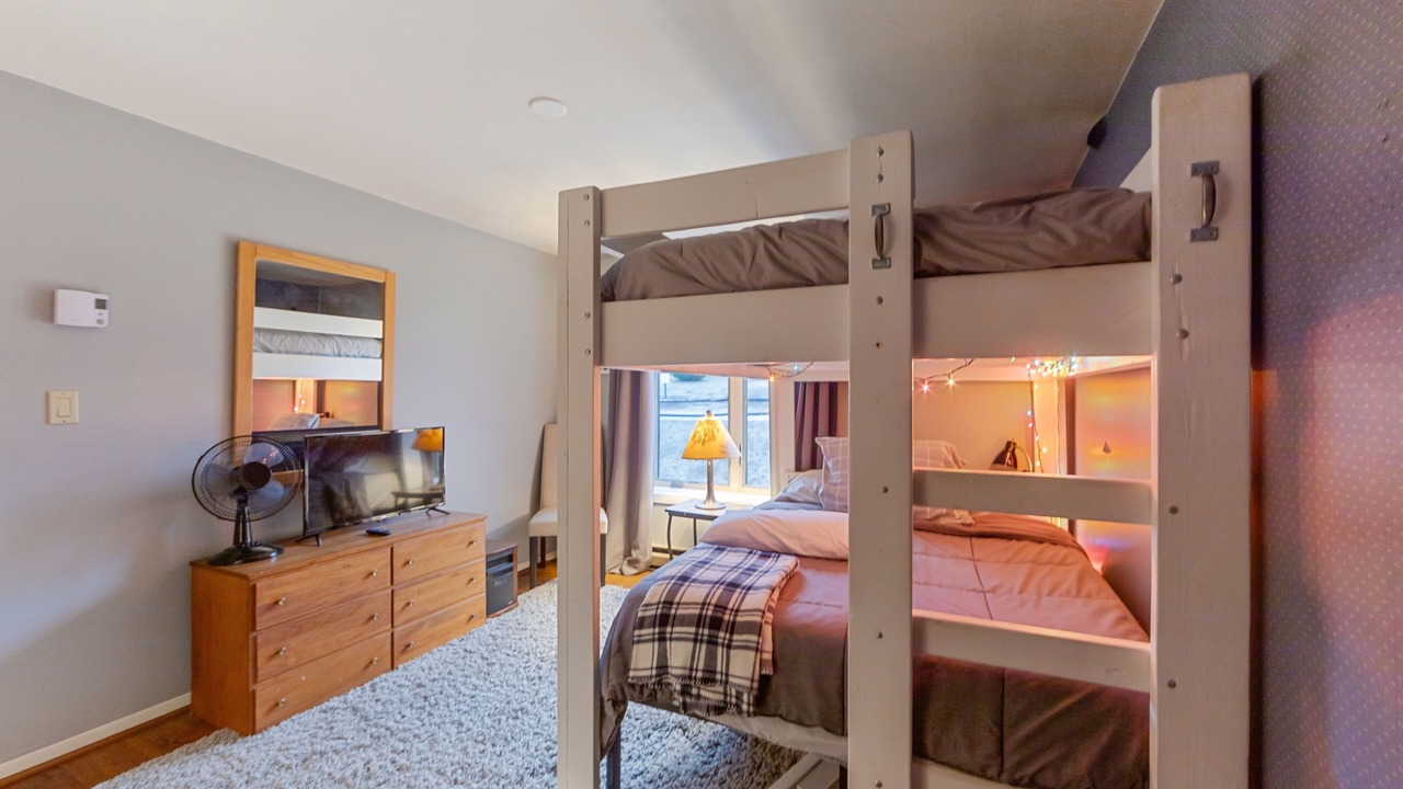 Photo of Bedroom in North Creek