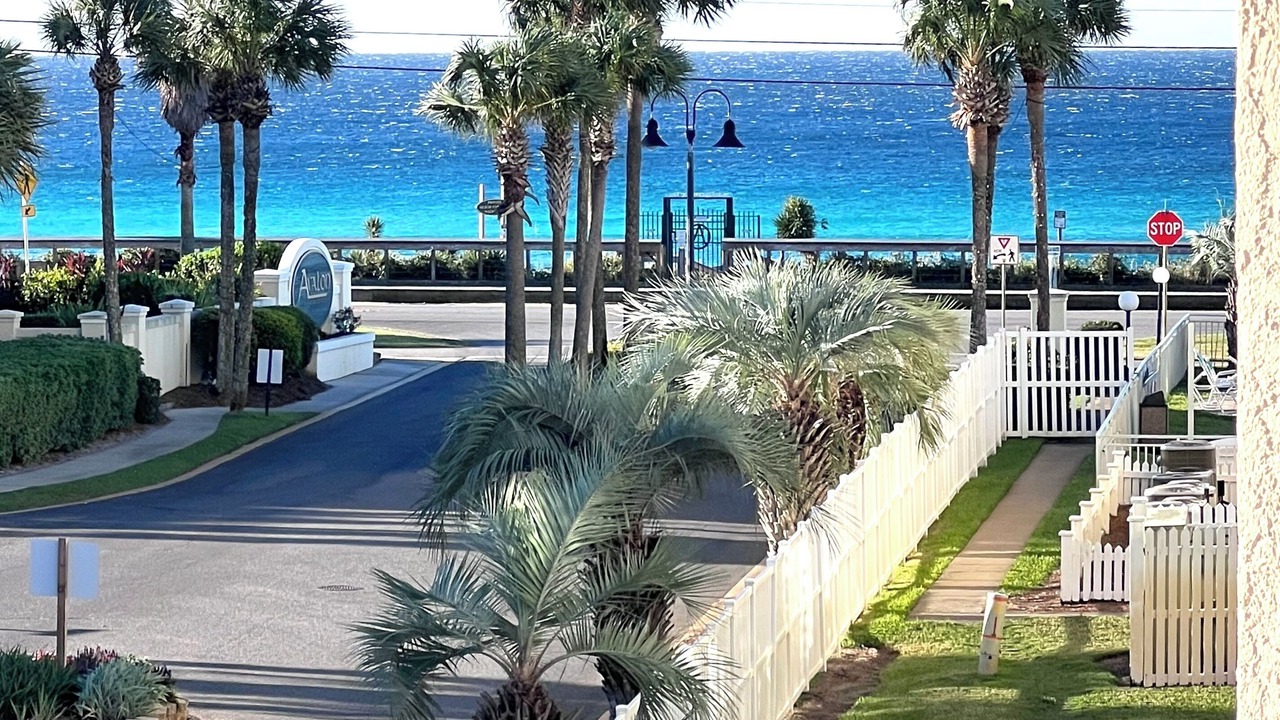 Photo of Patio Balcony in Avalon Beach Estates