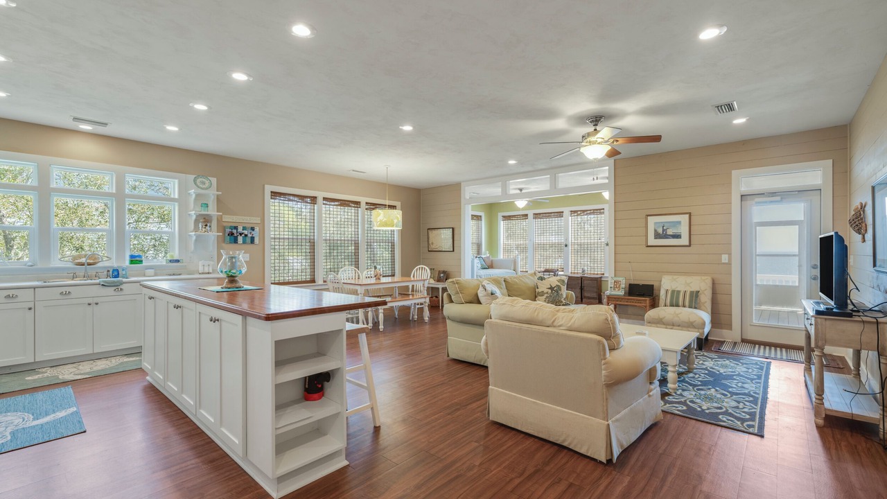 Photo of Livingroom in Panacea