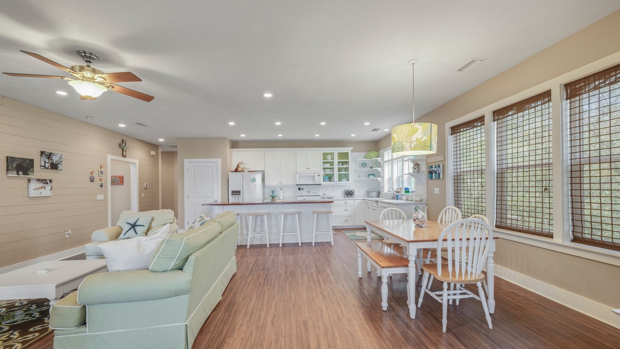 Photo of Livingroom in Panacea