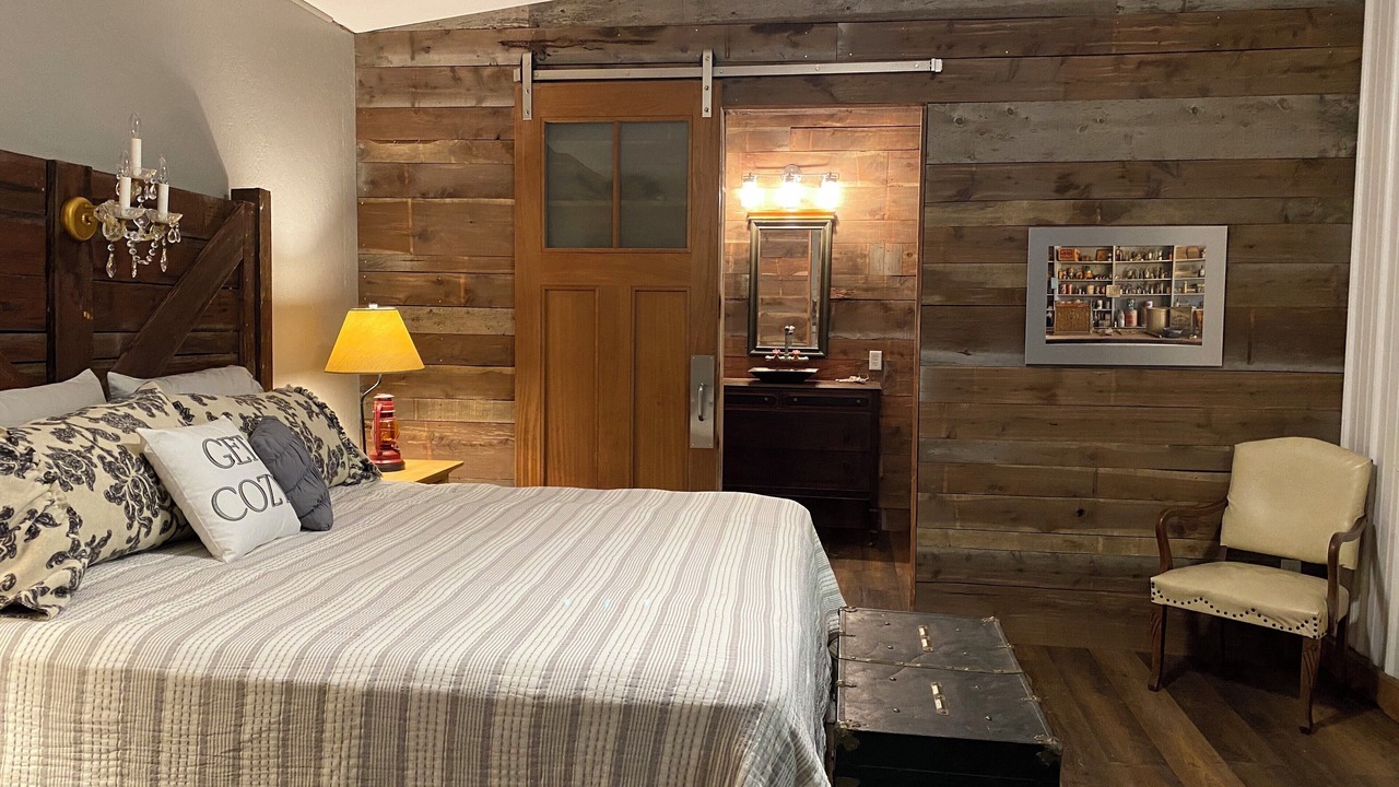 Photo of Bedroom in Heltonville
